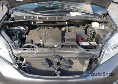 2017 Toyota Sienna Xle 7 Passenger z USA, uszkodzony, nr VIN 5TDDZ3DC0HS186287